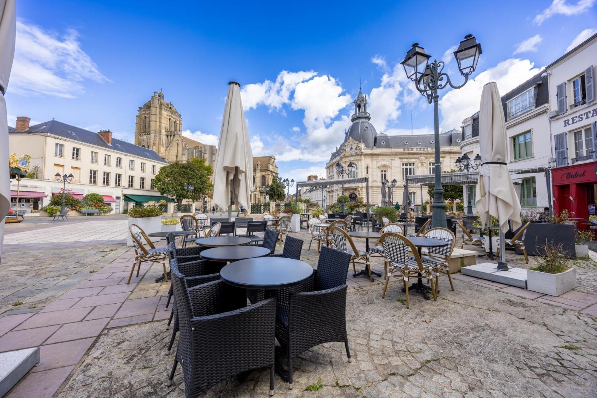 Hotel Le Beffroi Dreux Exterior photo